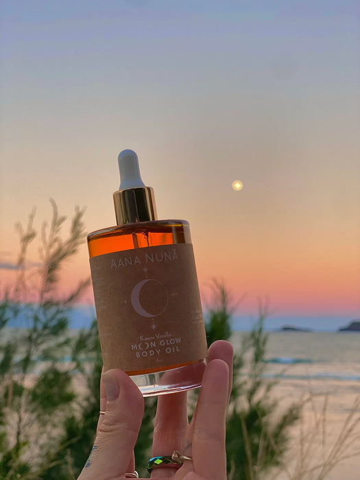 Aana Nuna | Máni Glow Vanilla Guava Body Oil